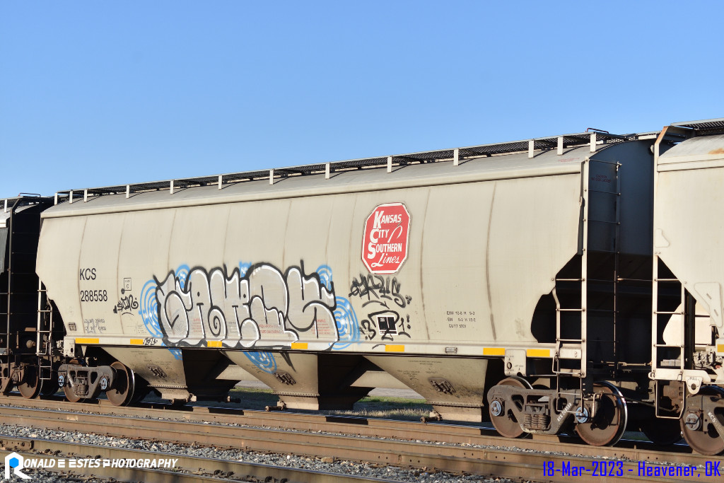 PRN2023030338_499 Kansas City Southern KCS 288558 Hopper Car 55' 8" LO C114 3 Bay Covered Cylindrical 5201cf BLT/NEW 08-2015